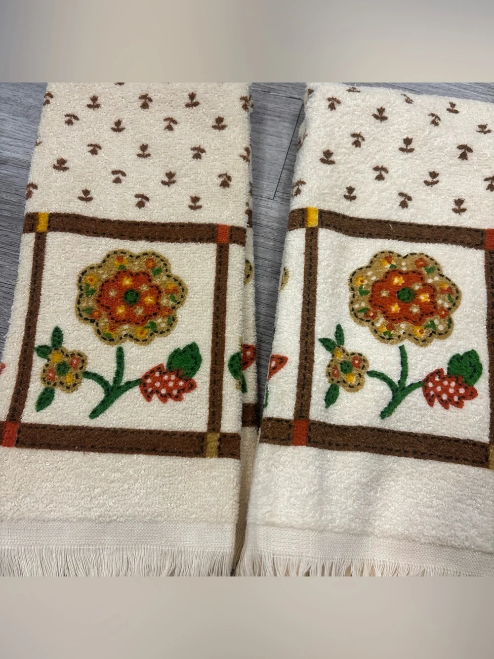 Vintage floral hand towels made in USA fringe washcloth bathroom set 80s